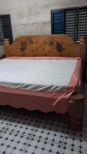 Vendo cama de madeira