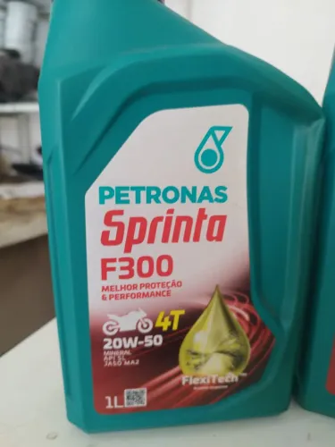 Óleo para moto da marca petronas Sprinter f300
