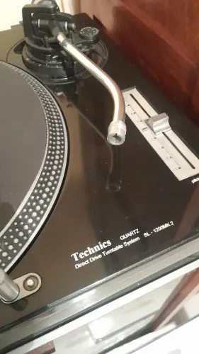 Toca Discos Technics SL1200 Mk2 semi nova