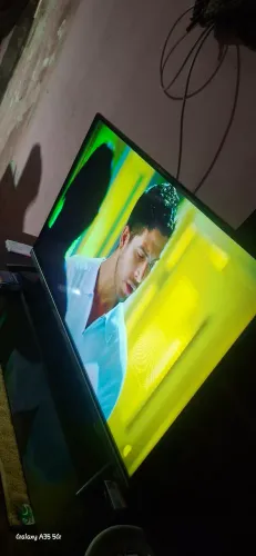 Smart TV 32 polegadas Britânia seminova 4 meses de uso com documentos nota fiscais