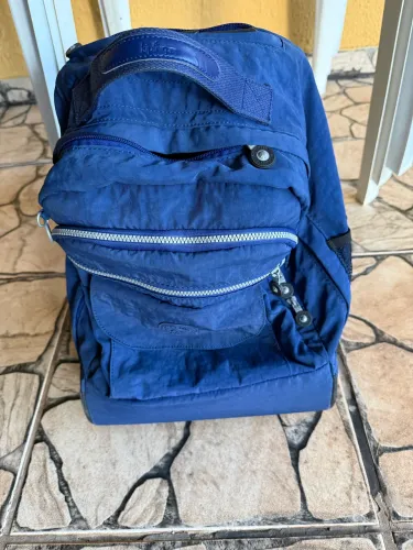 Mochila Kipling azul em perfeito estado!