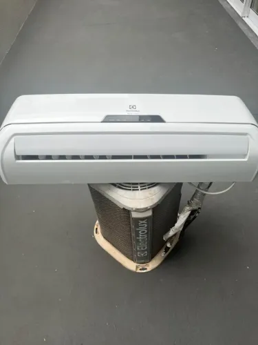 Ar-Condicionado Electrolux EcoTurbo 12.000 BTUs 220V Completo
