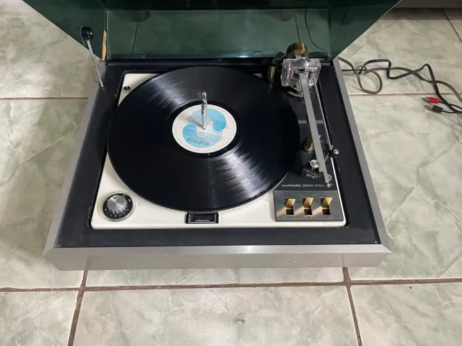 Toca disco gradiente garrard zero 100c funcionando ok !