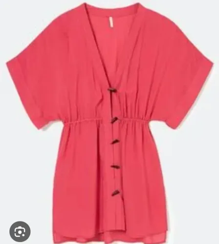 Roupa feminina, novas.