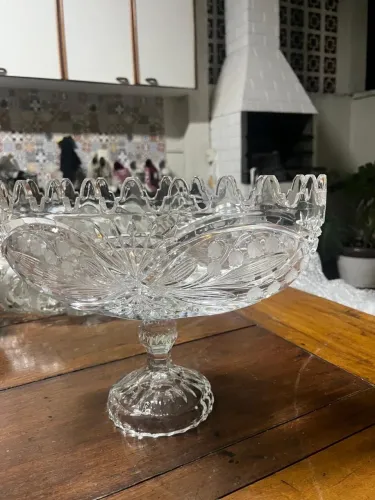 Fruteira com Pé em Vidro Lapidado - Centro de Mesa Decorativo
