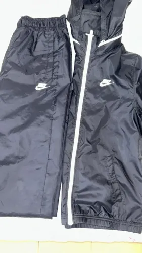 Conjunto de Agasalho Masculino Nike com Capuz corta vento p