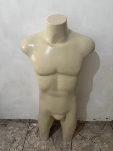 Manequim masculino meia perna plástico 
