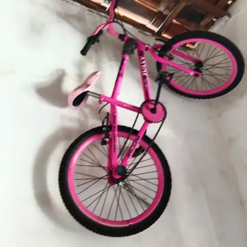 Bicicleta. Aro 20 infantil na cor rosa 1 mas de uso