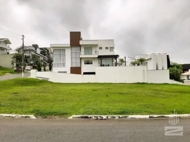 Amplo Terreno Residencial à Venda no Condominio Fechado Golden Park em Blumenau