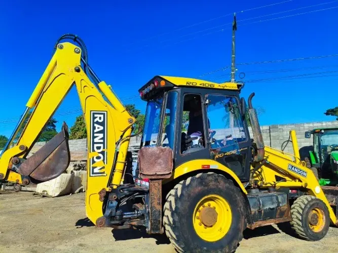RETROESCAVADEIRA RANDON MODELO 406 ANO 2015 6500 HORAS