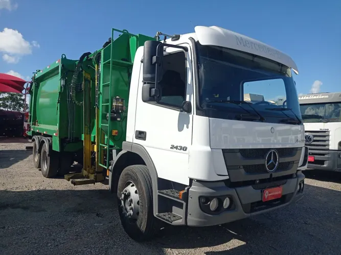 Mercedes-Benz Atego Atego 2430 6x2 2p (diesel)(E5) 2021/2022 Vamos Seminovos Recife