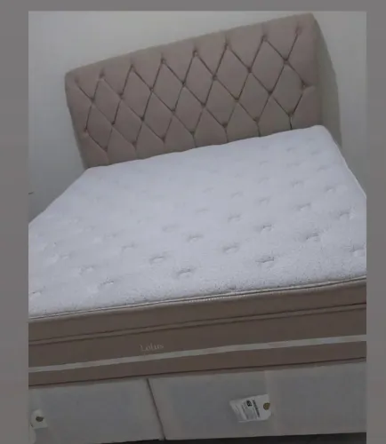 Vendo cama box queen, semi- nova