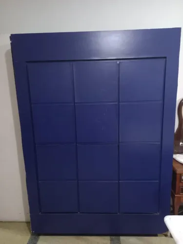 Móvel azul em compensado naval
