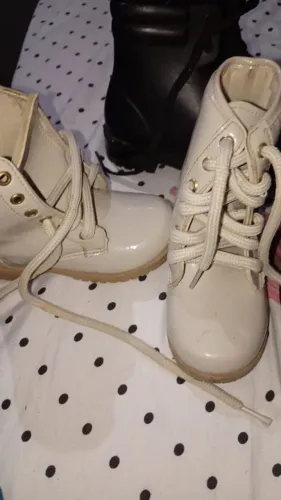Bota feminina número 23