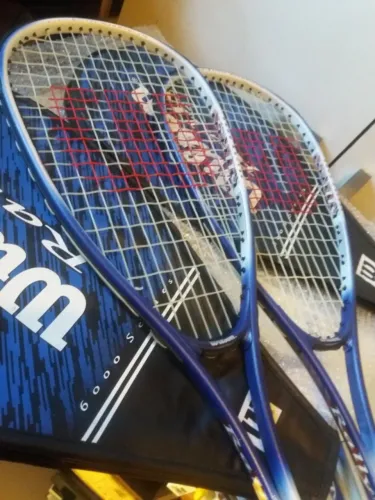PAR DE RAQUETES DE SQUASH WILSON RALLY 6000 SERIES. COM CAPA