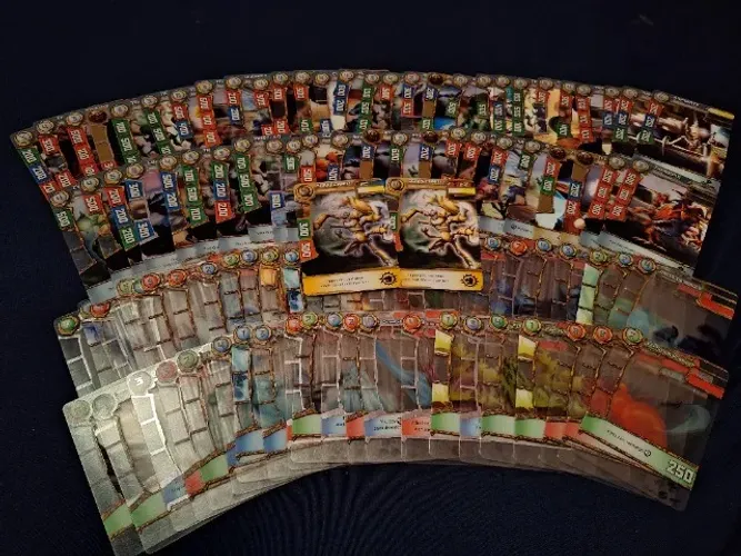 Lote Redakai TCG - 101 Cartas (Inclui 2 Cartas Gold Scarachnoz) - Raridade