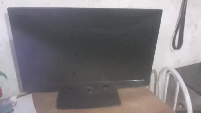 TV de Led 24 polegadas Philco com controle