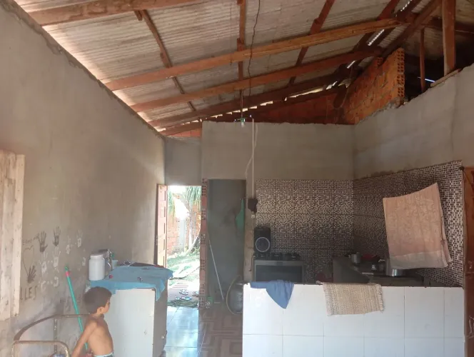 Vendo está casa localizada no bairro MARABAIXO 4 com 2 quartos 2 banheiros, sala, cozinha 