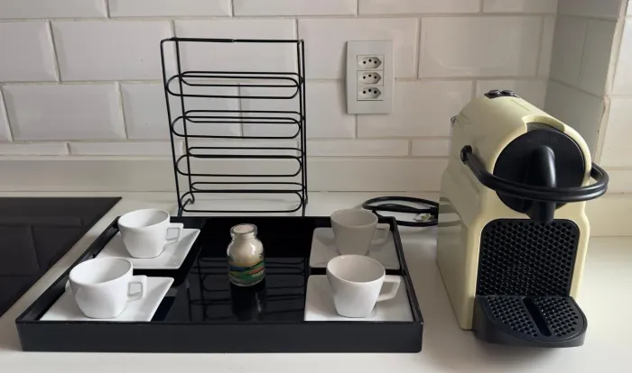 Cafeteira Nespresso + Kit 