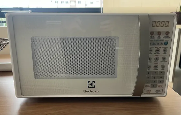 Vendo microondas semi novo.