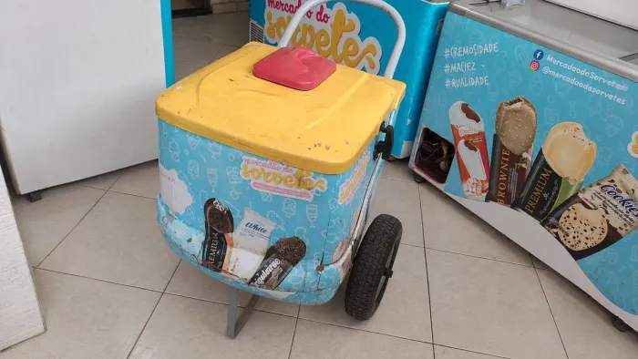 Vende-se carrinho de picolé