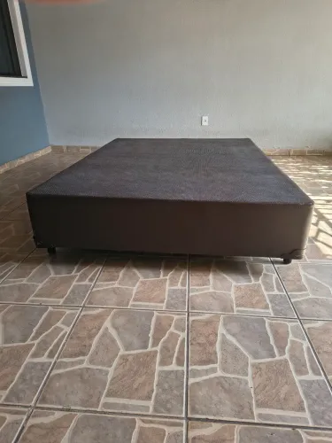 Base cama box (faltando um pé)