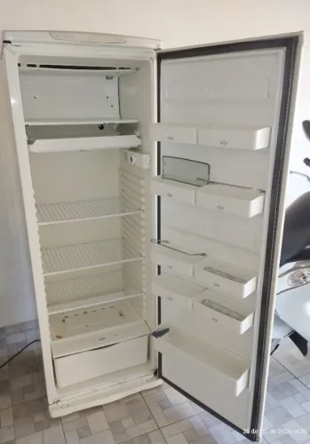 Móveis de cozinha  geladeira 500, armário 200 e fogão 100