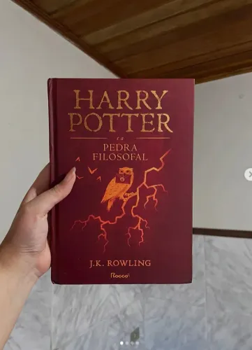 Livro - HARRY POTTER E A PEDRA FILOSOFAL - JK ROWLING - CAPA DURA