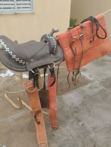 Vendo sela completa sem detalhes