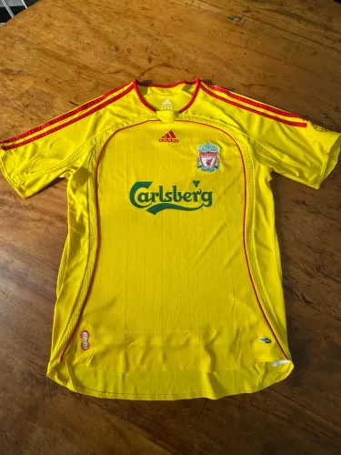 Camisa de time original Liverpool 2006/07