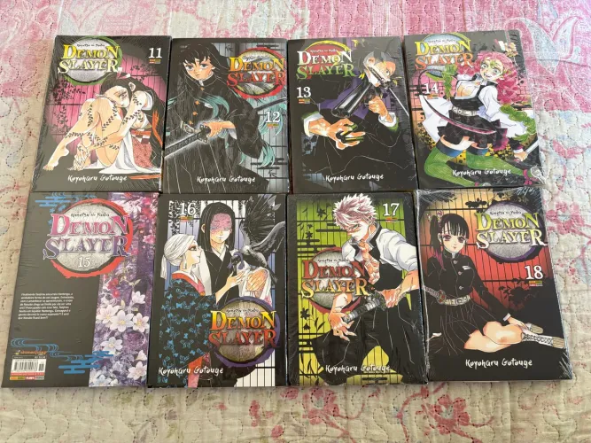Vendo coleção de mangas de Demon Slayer v