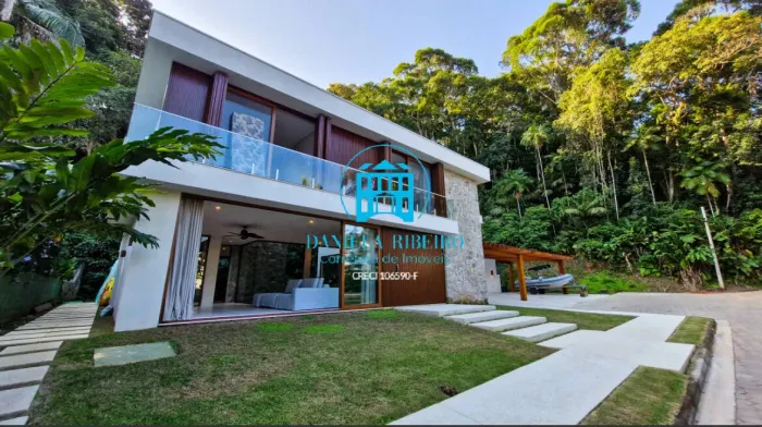 Casa de Luxo à Venda no Condomínio Cocanha Caraguatatuba/SP