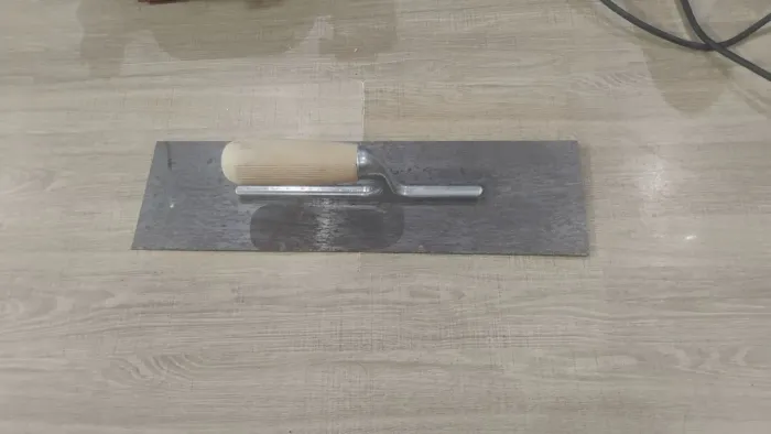 Desempenadeira de aço