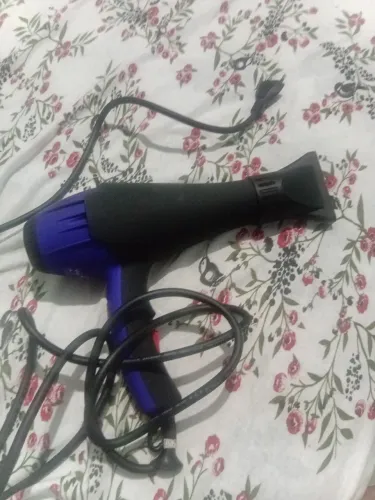 Vendo um secador em ótimo estado,por 180 quem tiver interesse ligar *