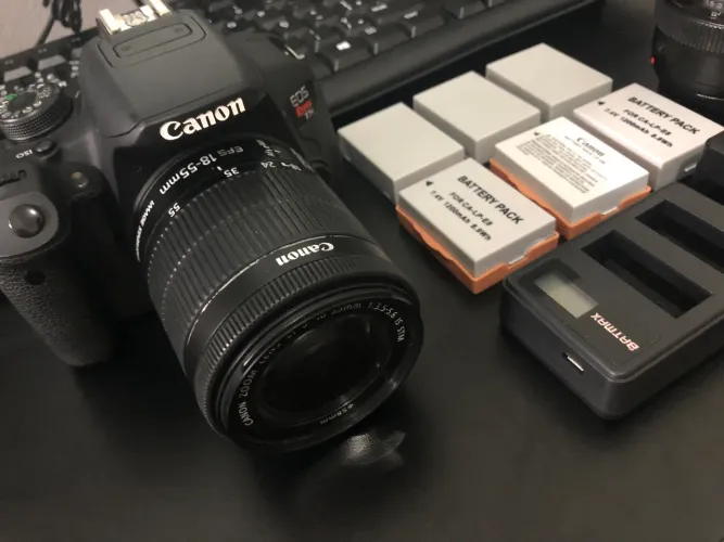 Canon T5i, lente 18-55mm e 6 baterias