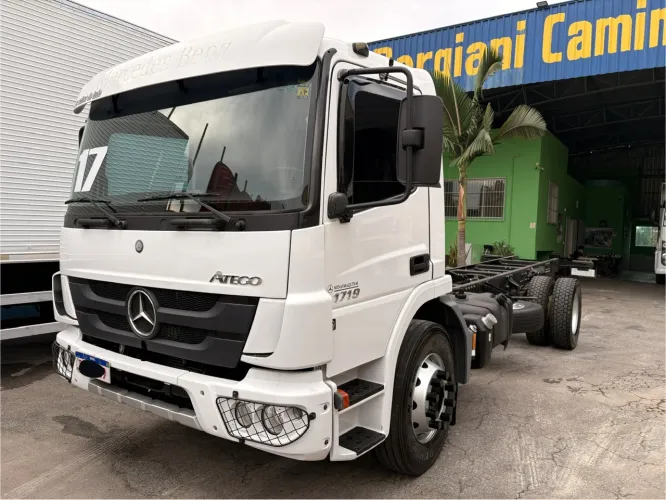 Mb Atego 1719 Toco Ano 2017 No Chassi De 7 Metros