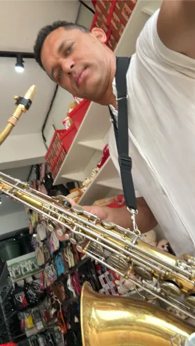 Sax tenor Weril Master dourado / chaves brancas