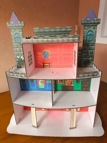 Castelo de brinquedo colorido