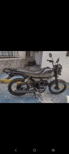 Vendo e troco moto muito boa para trabalhar