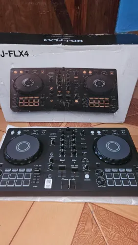 Controladora DJ de 2 canais PIONEER<br><br>DDJ-FLX4