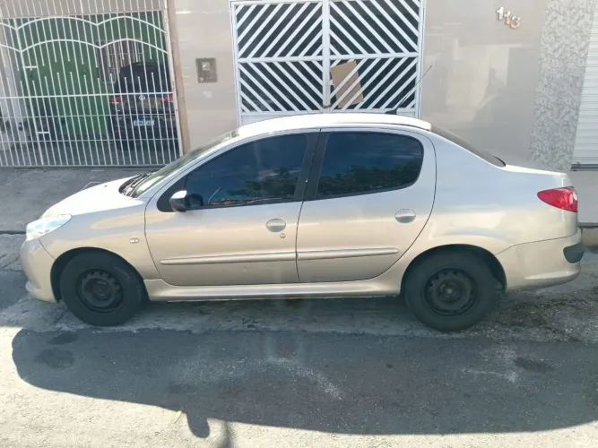 Peugeot 207 Sedan Passion XR 1.4 Flex 8V 4P 2010