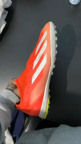 Chuteira adidas 43