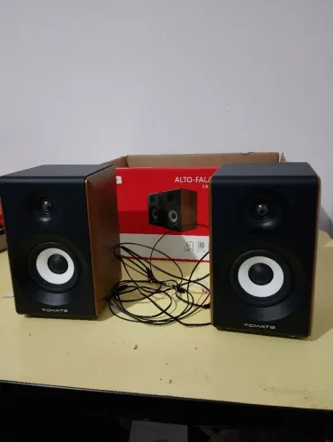 Caixa tomate, bluetooth, monitor de áudio e homem theather