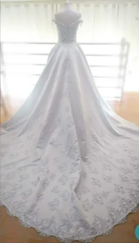 Vestido de noiva princesa bordado com renda