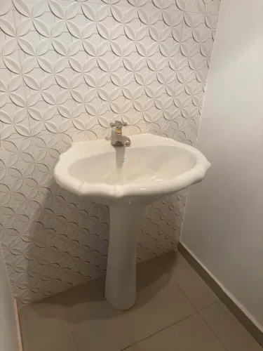 Vendo pia banheiro com apoio e torneira