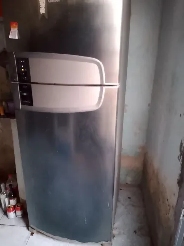 Vende-se geladeira 1.100,00