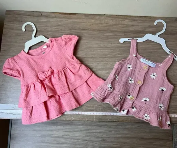Duas Blusas de 03 a 06 meses