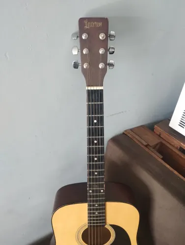 Violão acústico