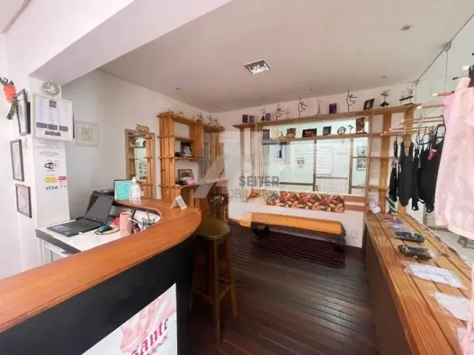 Comercial em Córrego Grande com 140 m² e 2 vagas de garagem
