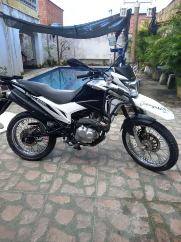 Bros 160 2023, único dono, troco em moto de maior valor, revisada, com manual e chave rese